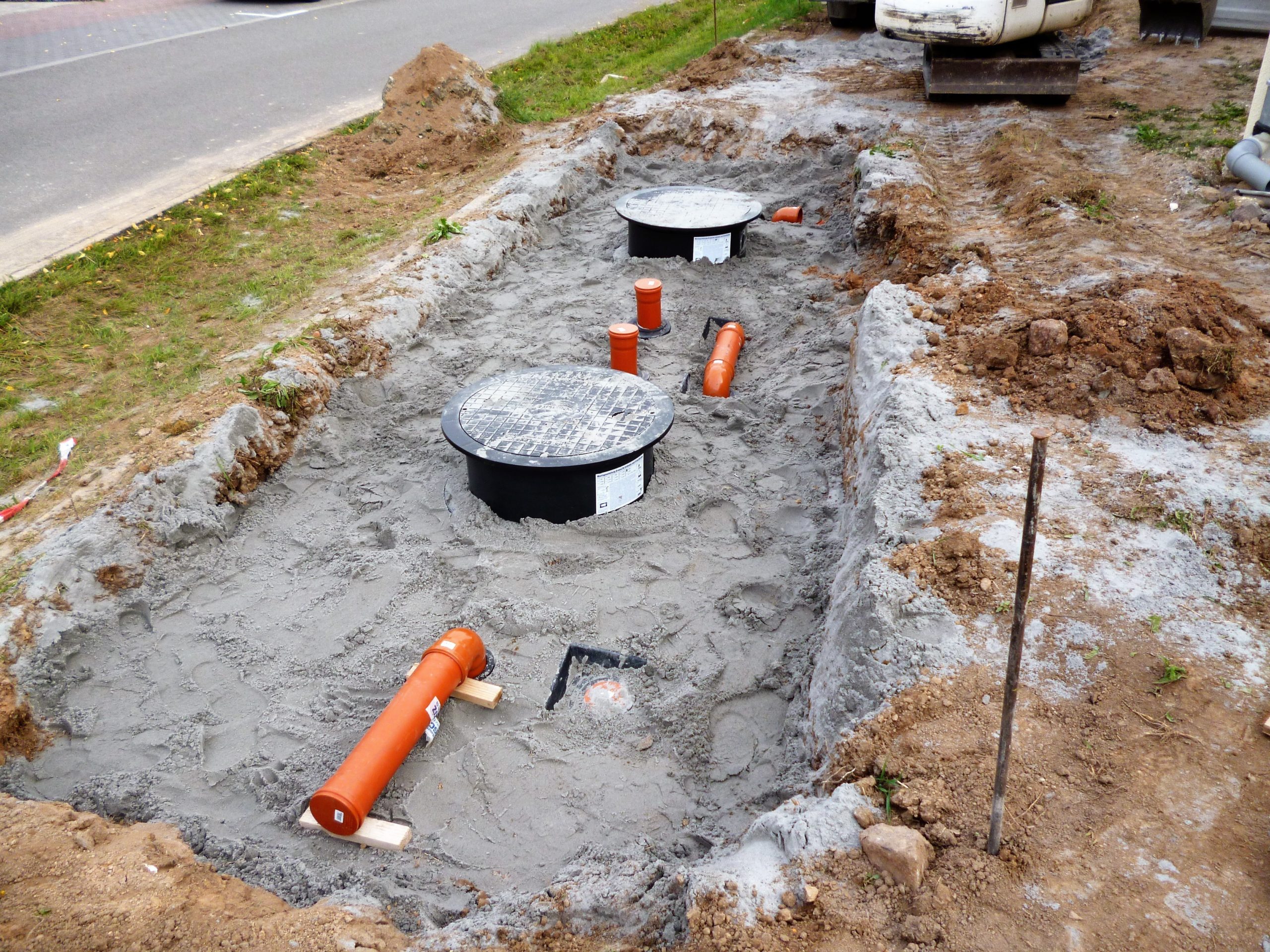 Drainage team installing a soakaway system in London garden